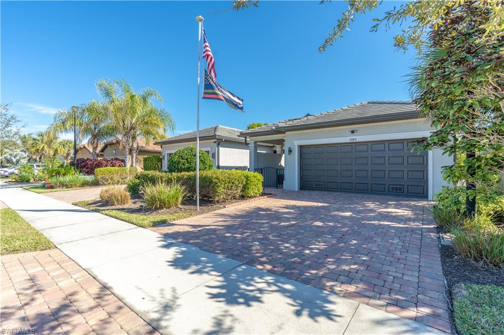 WINDING CYPRESS - Residential