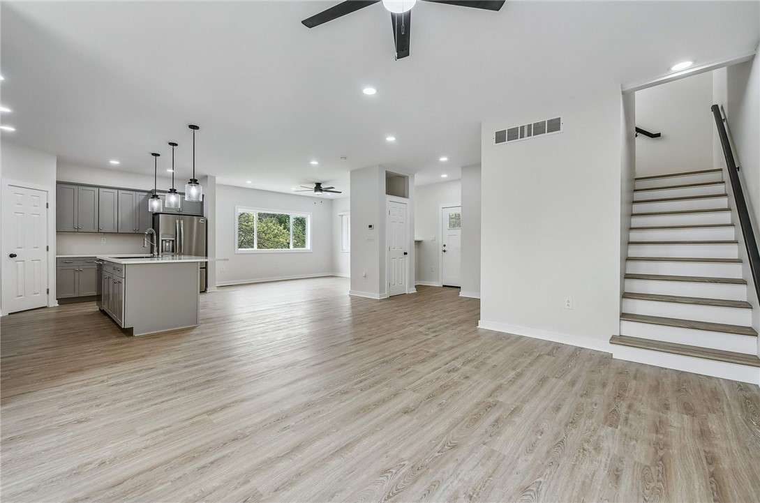 Enfield, New York 14850, United States, 3 Bedrooms Bedrooms, ,3 BathroomsBathrooms,Residential,Active,161484