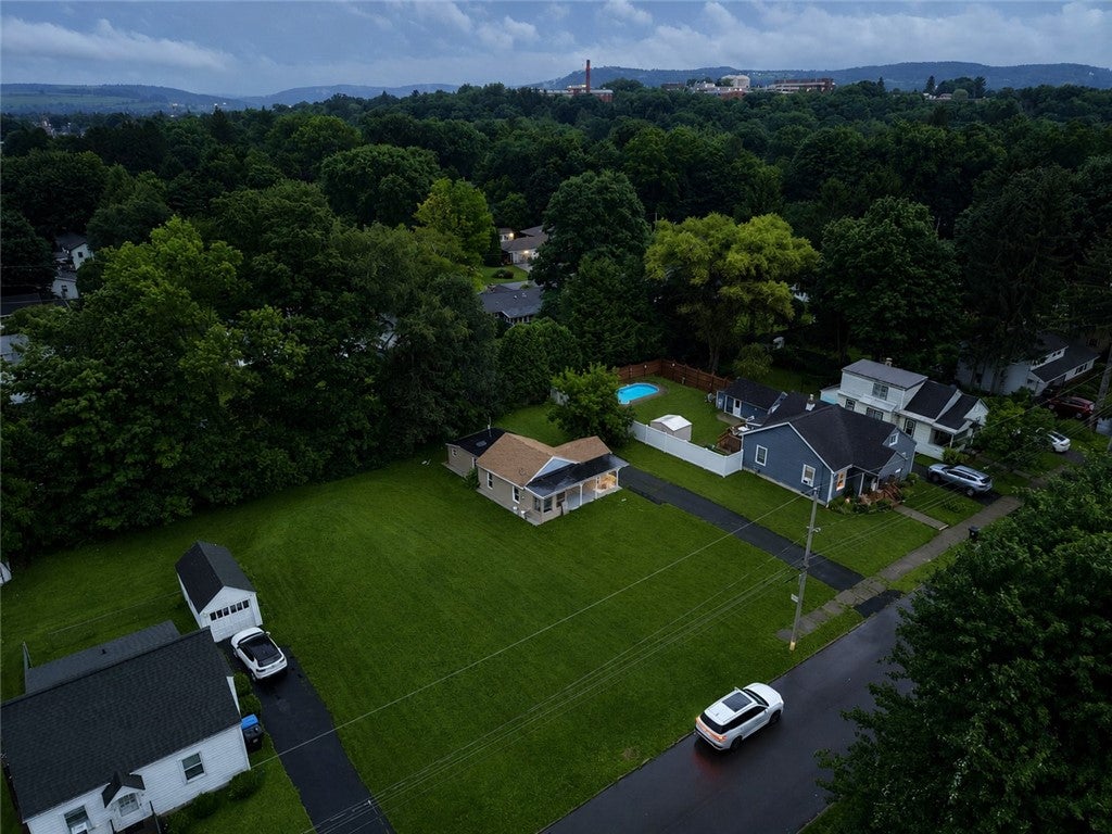 5 Woodland Avenue