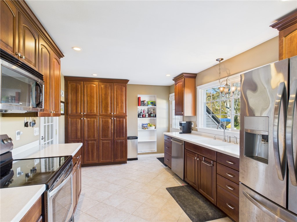 Montour, New York 14869, United States, 3 Bedrooms Bedrooms, ,2 BathroomsBathrooms,Residential,Pending,235764