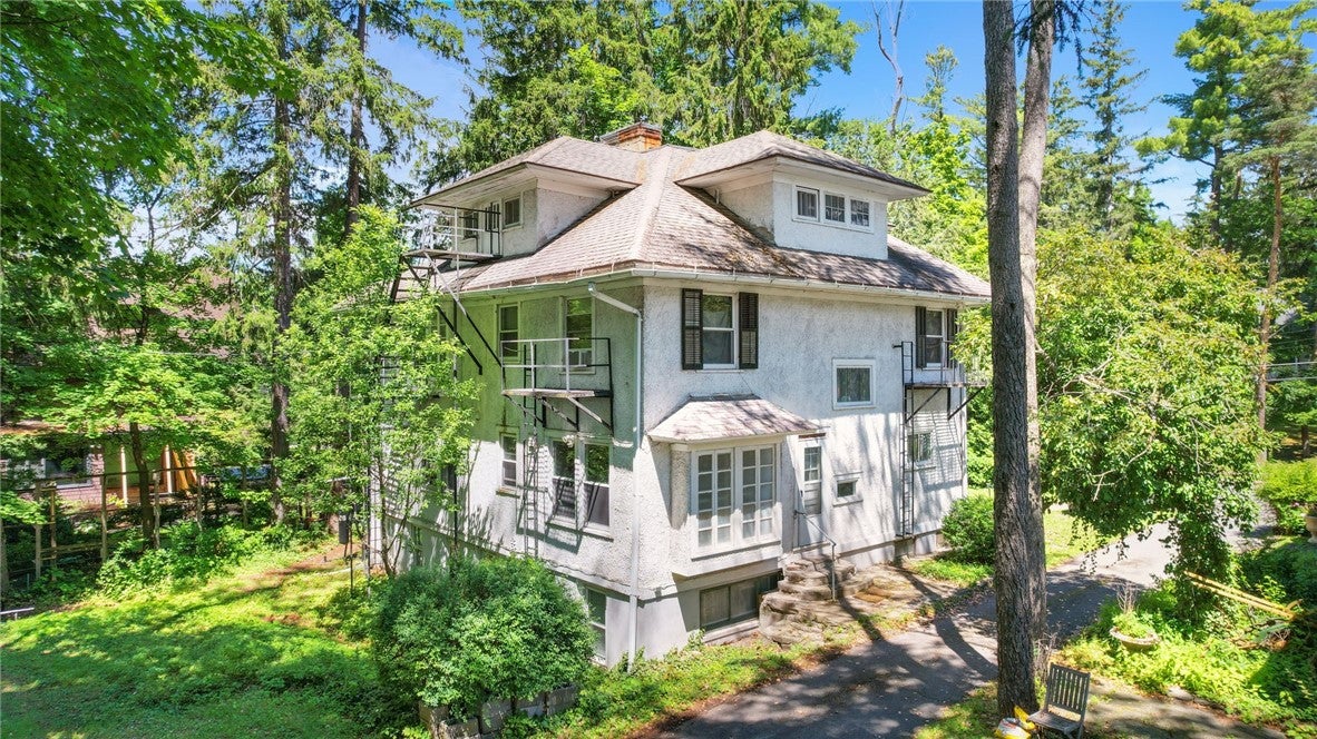 213 Dearborn Place