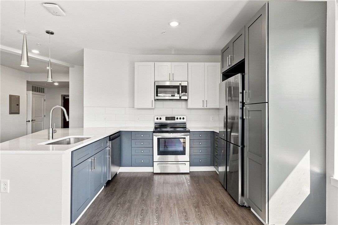 210 E Green Street 1111
