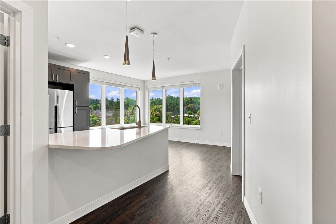 210 E Green Street 1111