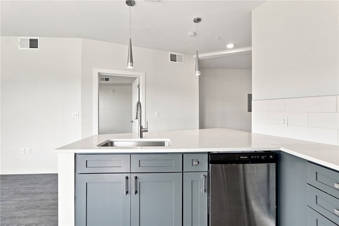 210 E Green Street 1111
