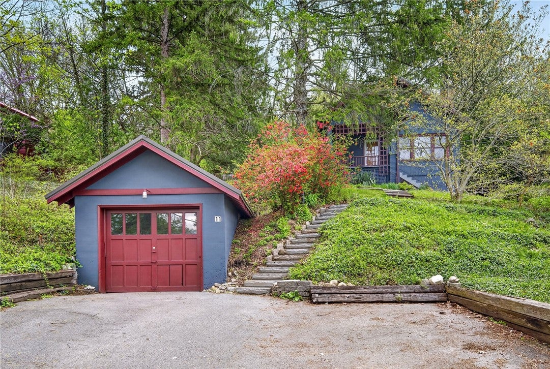 11 Renwick Heights Road