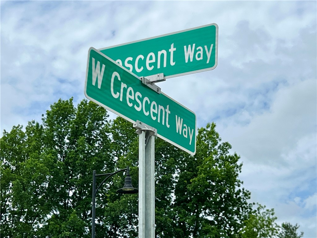 34 Crescent Way
