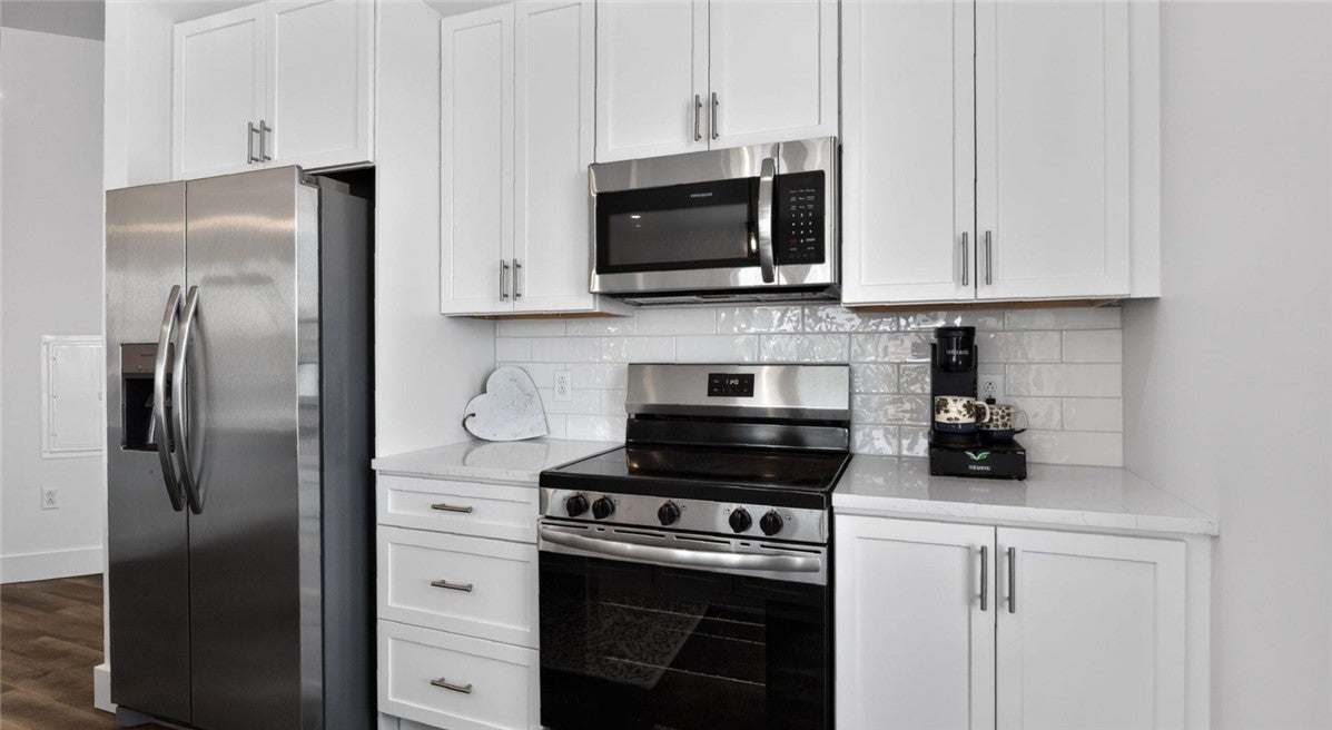 201 & 301 Cayuga Park Lane 1BR