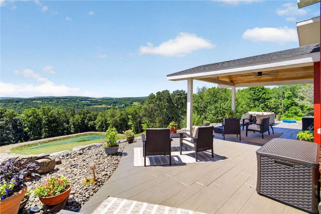 832 Enfield Falls