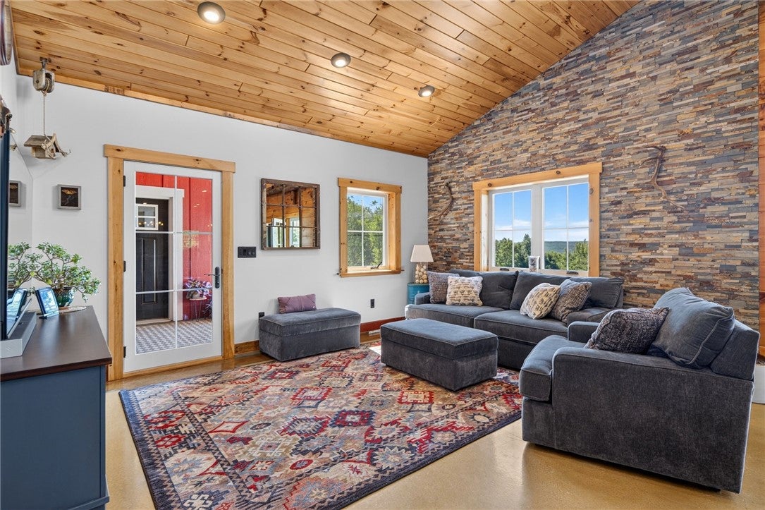 832 Enfield Falls