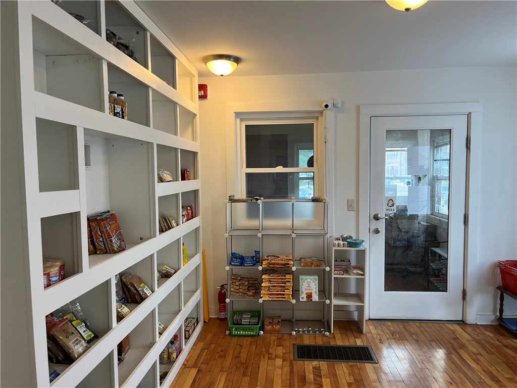 528 W Seneca