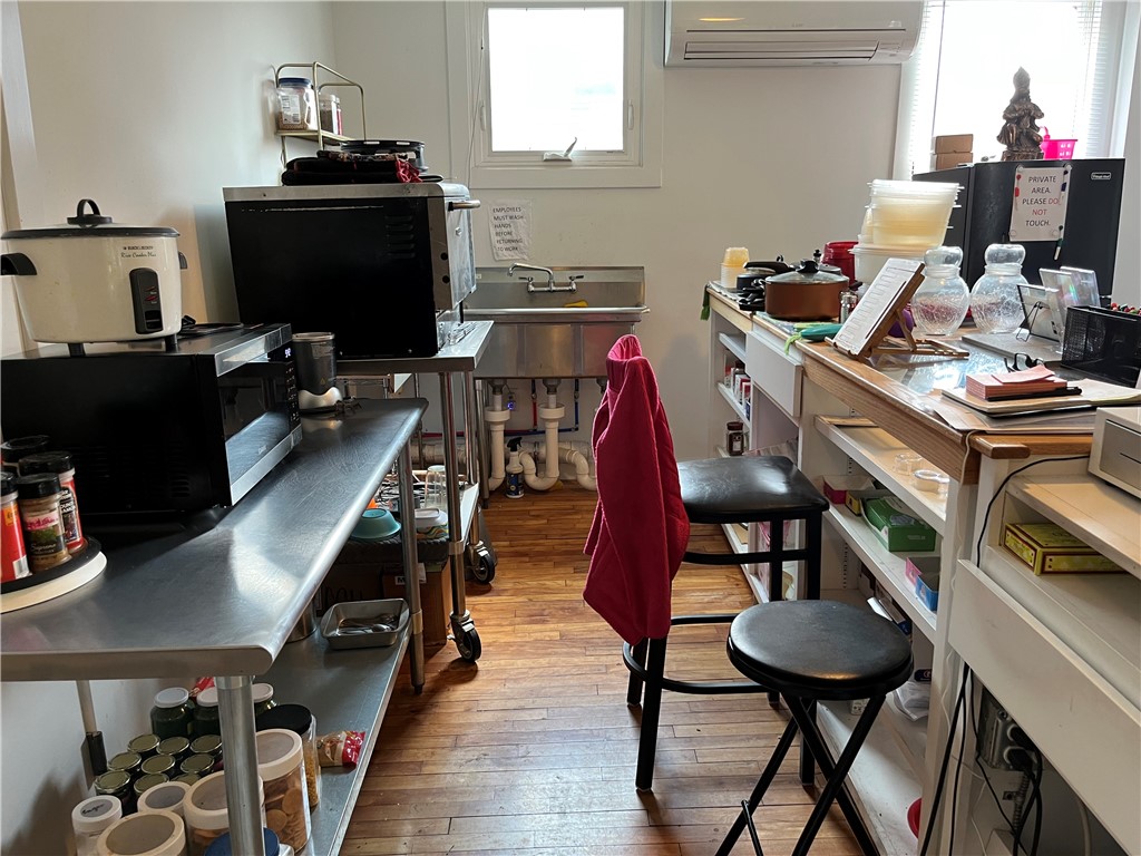 528 W Seneca