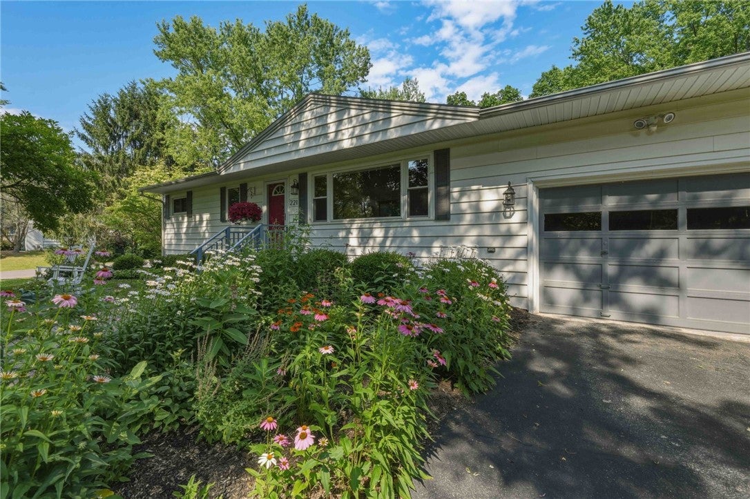 221 Tareyton Drive