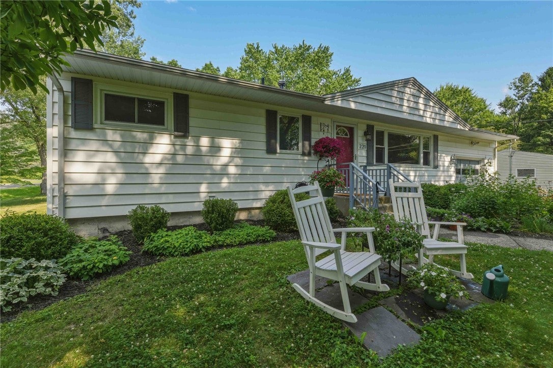 221 Tareyton Drive