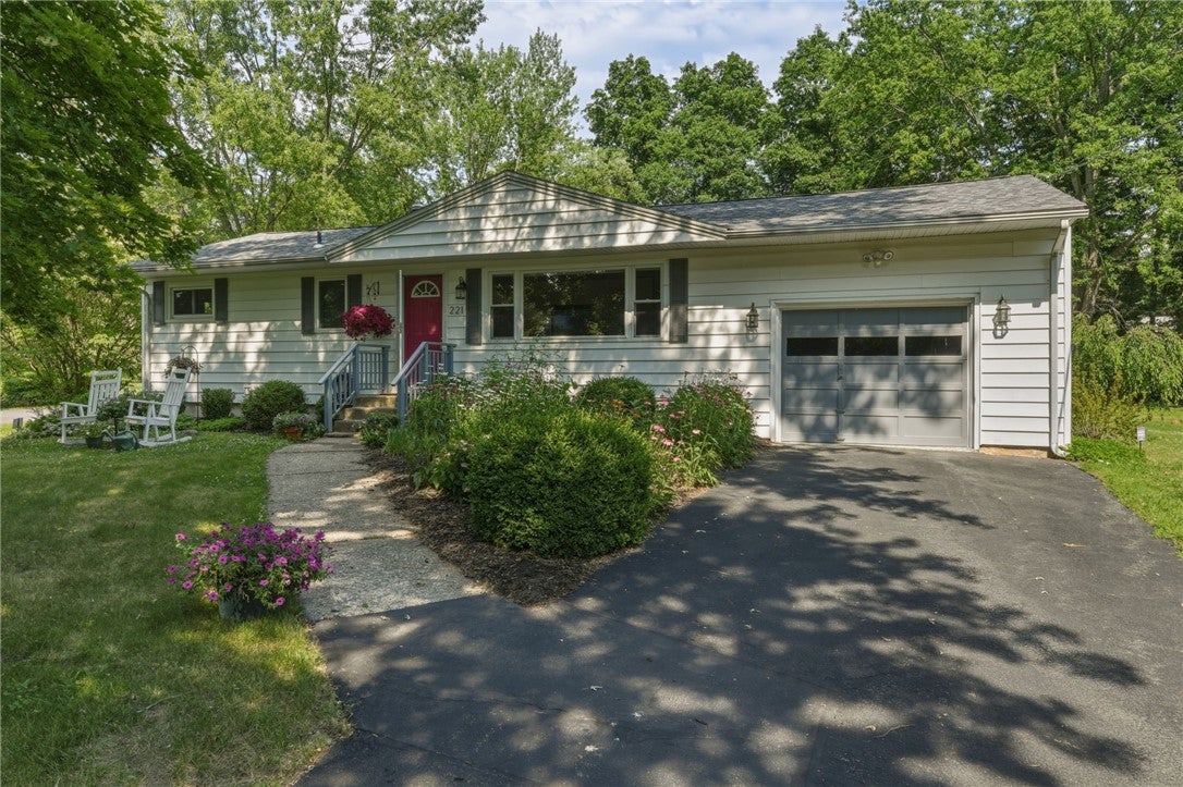 221 Tareyton Drive