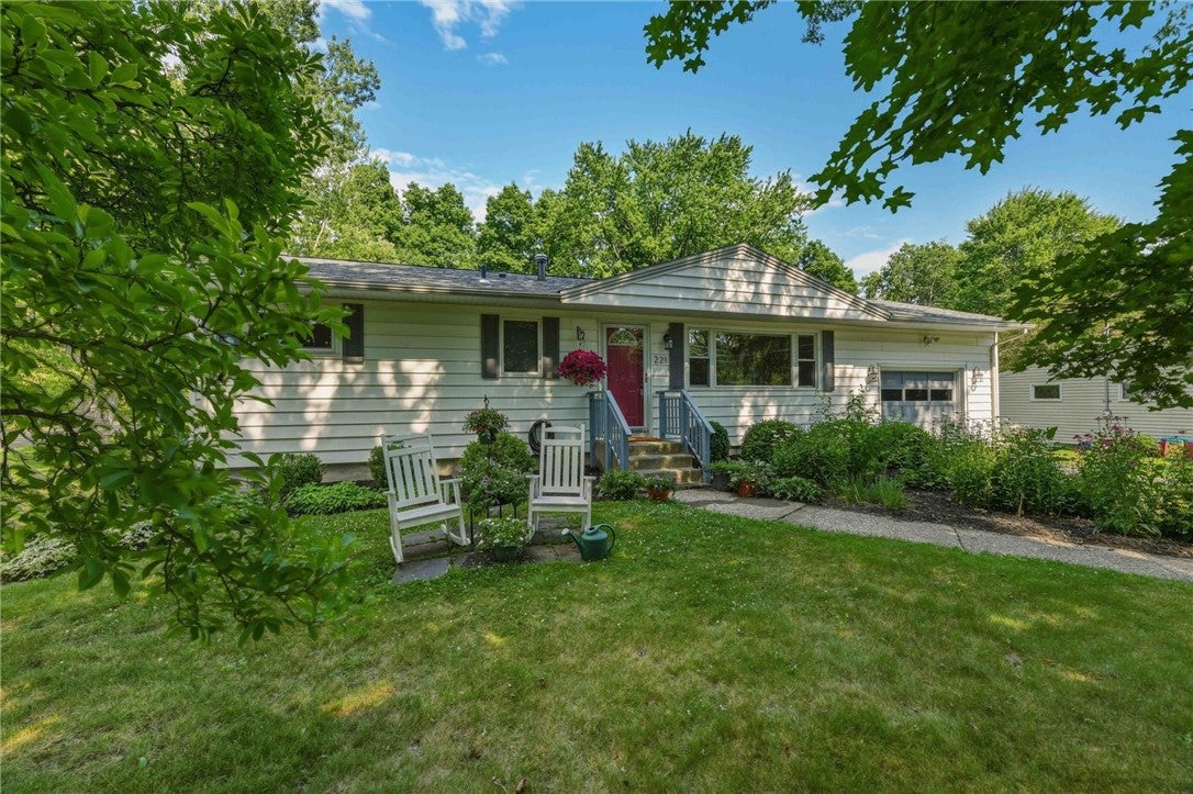 221 Tareyton Drive