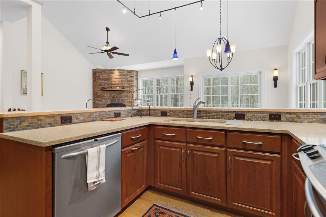 8 Stone Creek Drive, Lansing, New York image 9