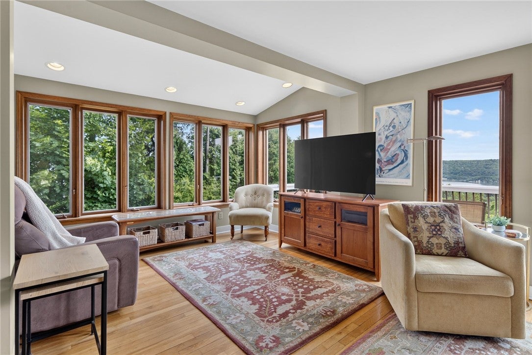 105 Hillcrest Drive