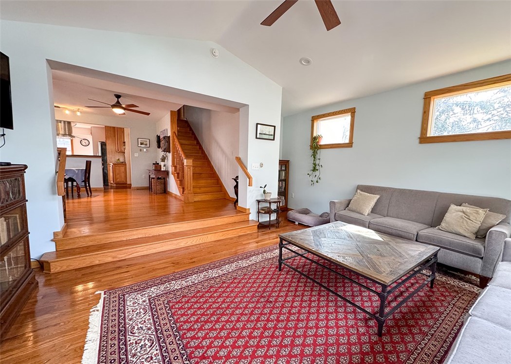 109 W York Street, Ithaca, New York image 8