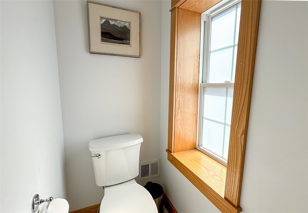 109 W York Street, Ithaca, New York image 25
