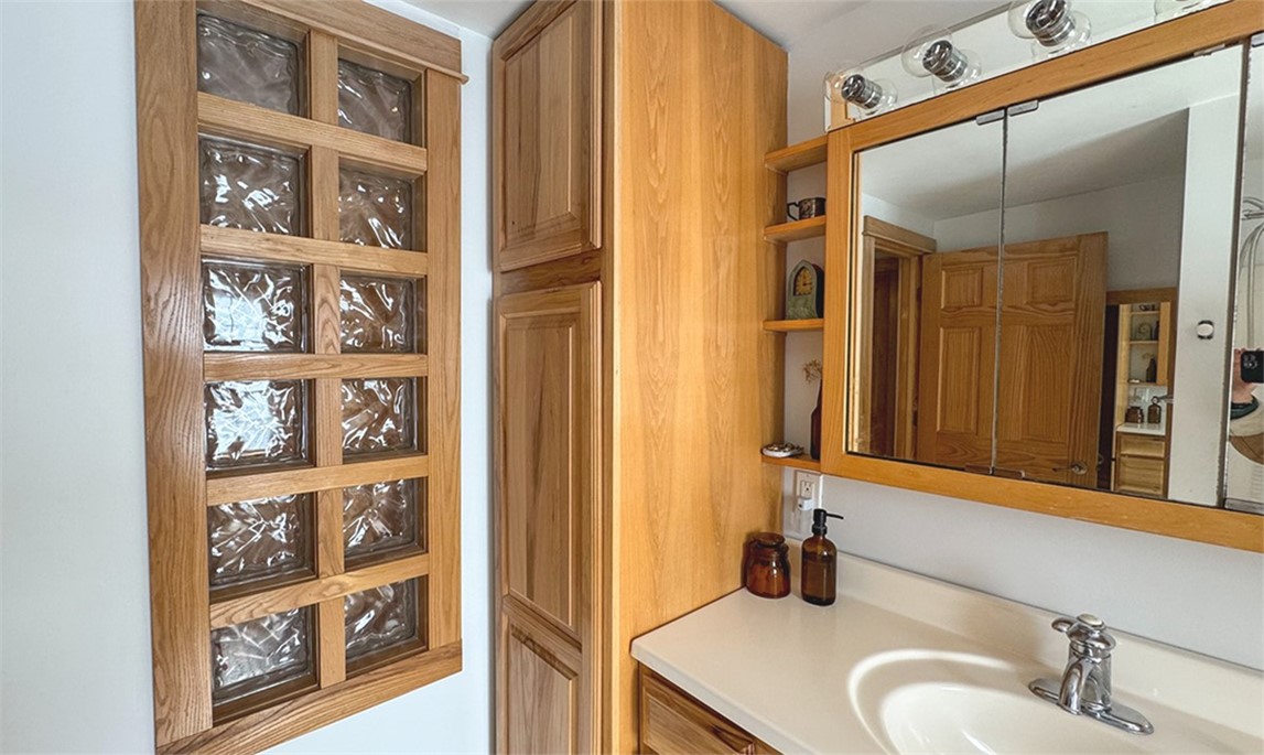 109 W York Street, Ithaca, New York image 26