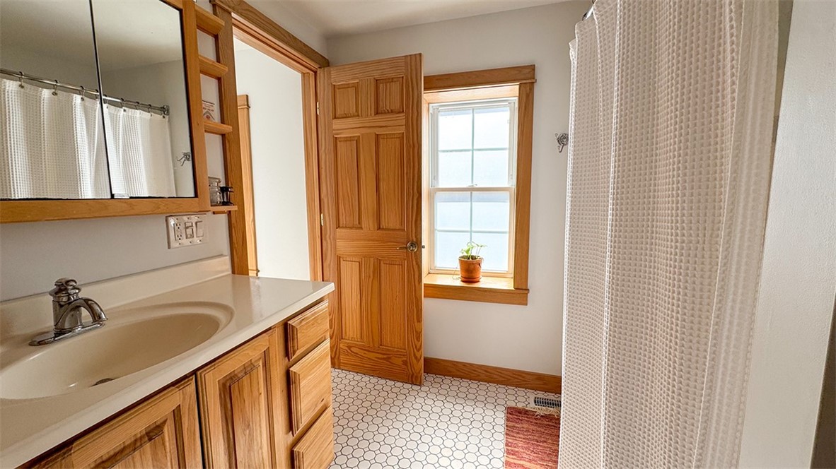 109 W York Street, Ithaca, New York image 24