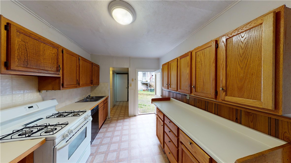 321 - 321.5 Hillview Place