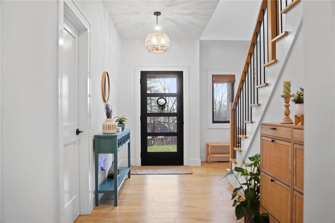 211 N Sunset Drive