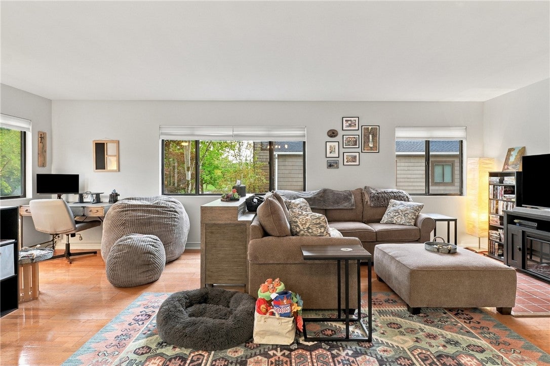 210 Wildflower Drive 4