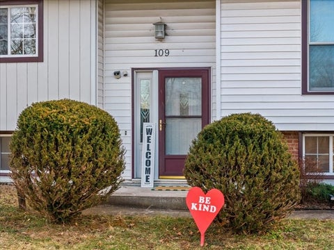 Photo for 109 Pine Tree Road