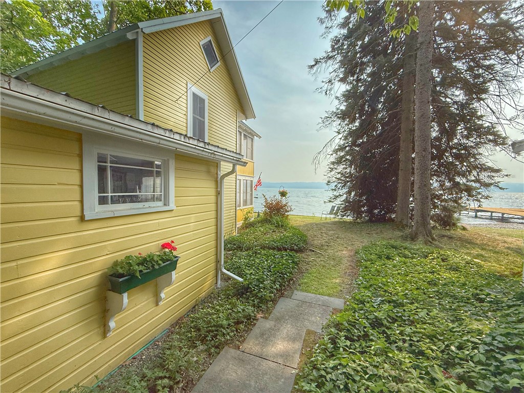 8119 Bainbridge Beach Road