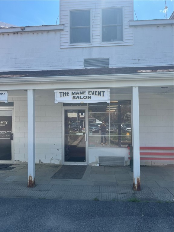 903 Hanshaw Road
