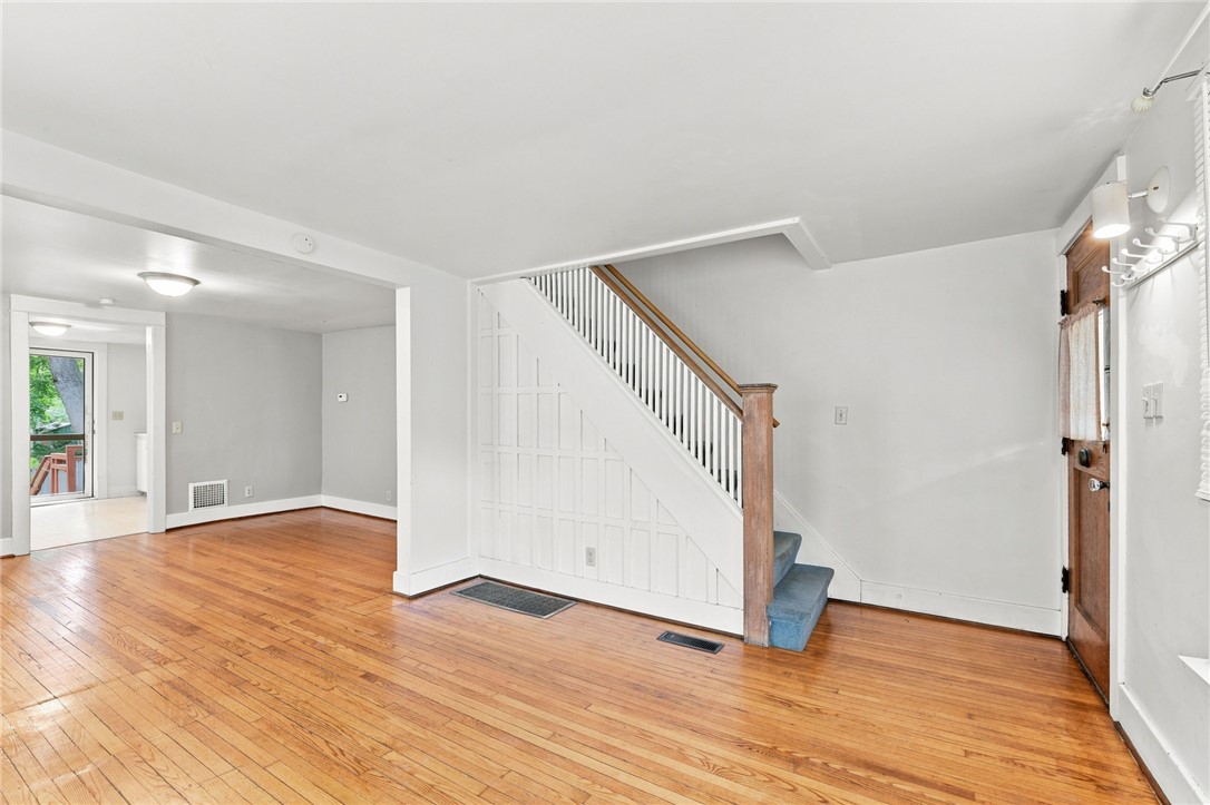 911-11.5 N Cayuga Street