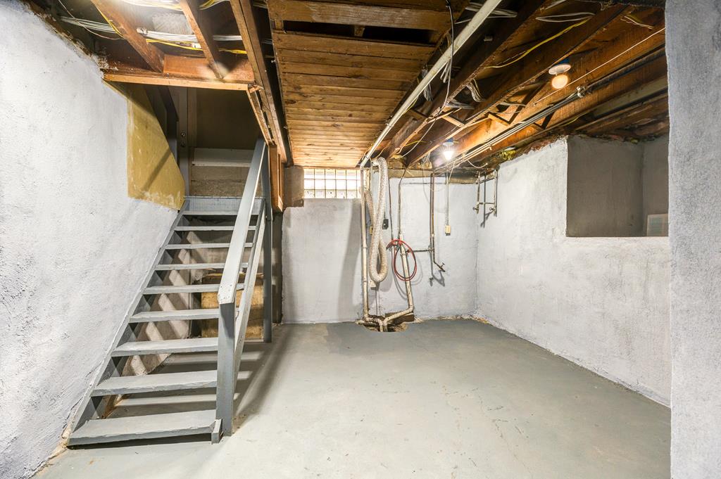 Salina, Kansas 67401, United States, 4 Bedrooms Bedrooms, ,2 BathroomsBathrooms,Residential,Pending,65769