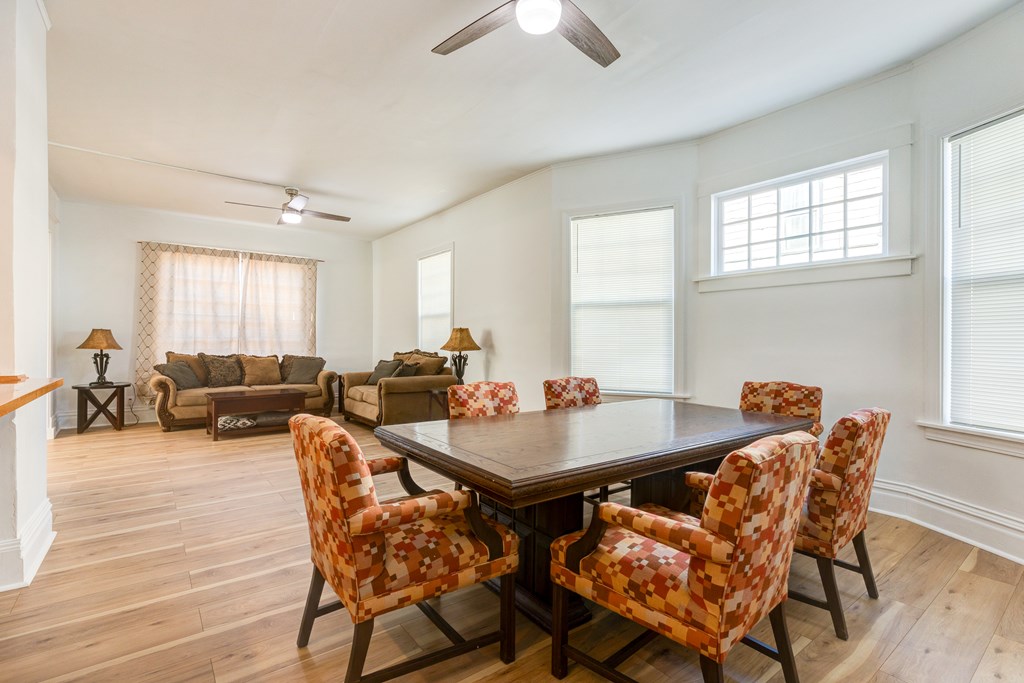 Salina, Kansas 67401, United States, 4 Bedrooms Bedrooms, ,2 BathroomsBathrooms,Residential,Pending,65769