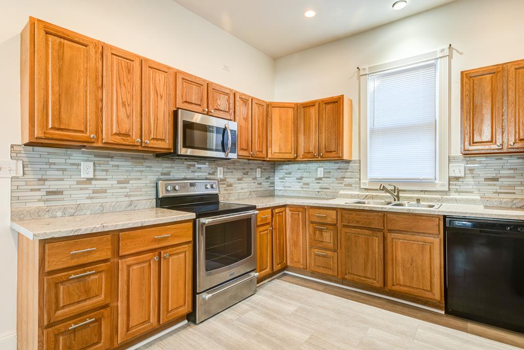 Salina, Kansas 67401, United States, 4 Bedrooms Bedrooms, ,2 BathroomsBathrooms,Residential,Pending,65769