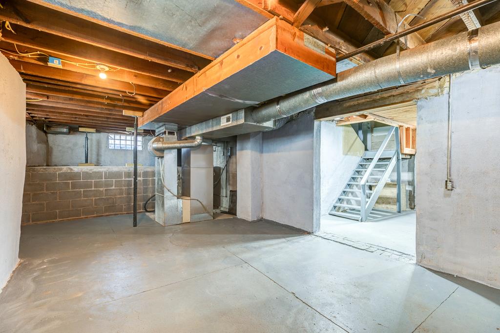 Salina, Kansas 67401, United States, 4 Bedrooms Bedrooms, ,2 BathroomsBathrooms,Residential,Pending,65769