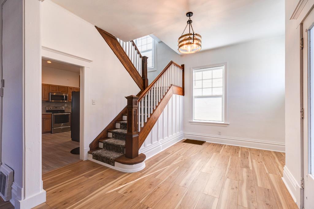 Salina, Kansas 67401, United States, 4 Bedrooms Bedrooms, ,2 BathroomsBathrooms,Residential,Pending,65769