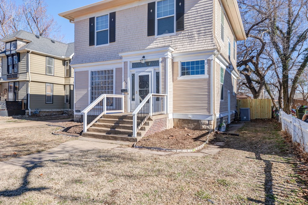 Salina, Kansas 67401, United States, 4 Bedrooms Bedrooms, ,2 BathroomsBathrooms,Residential,Pending,65769