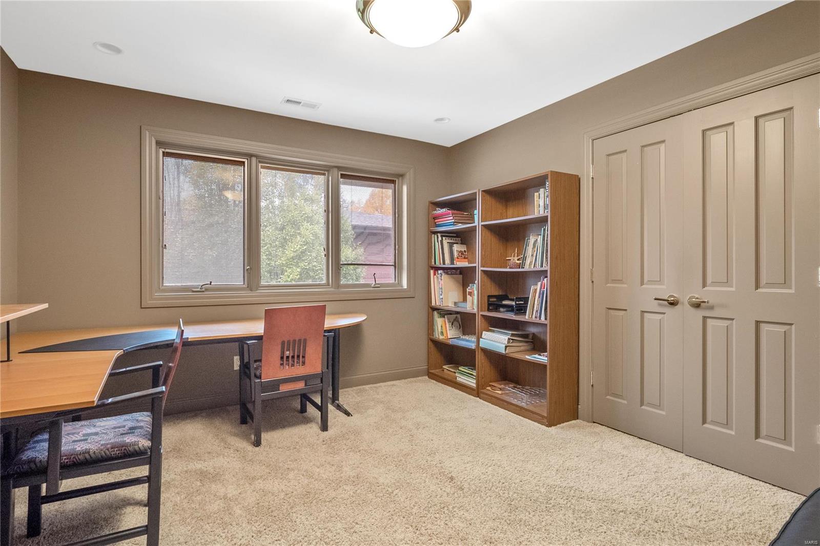 Pershing Townhomes Condo - Residential