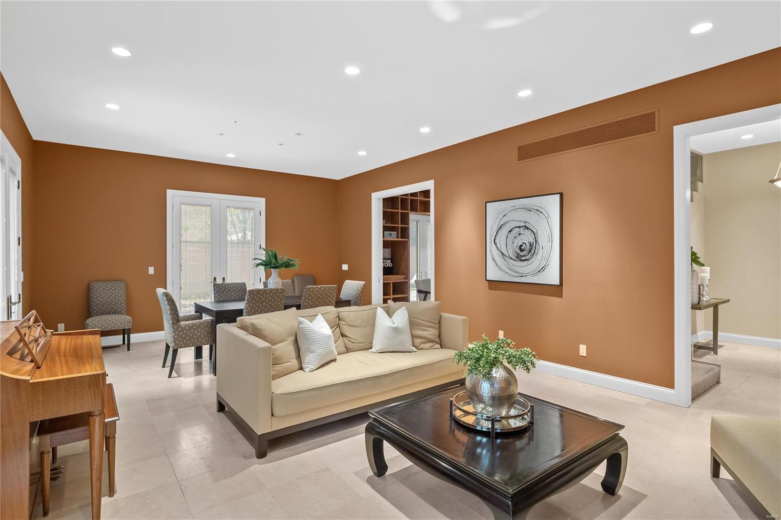 Pershing Townhomes Condo - Residential