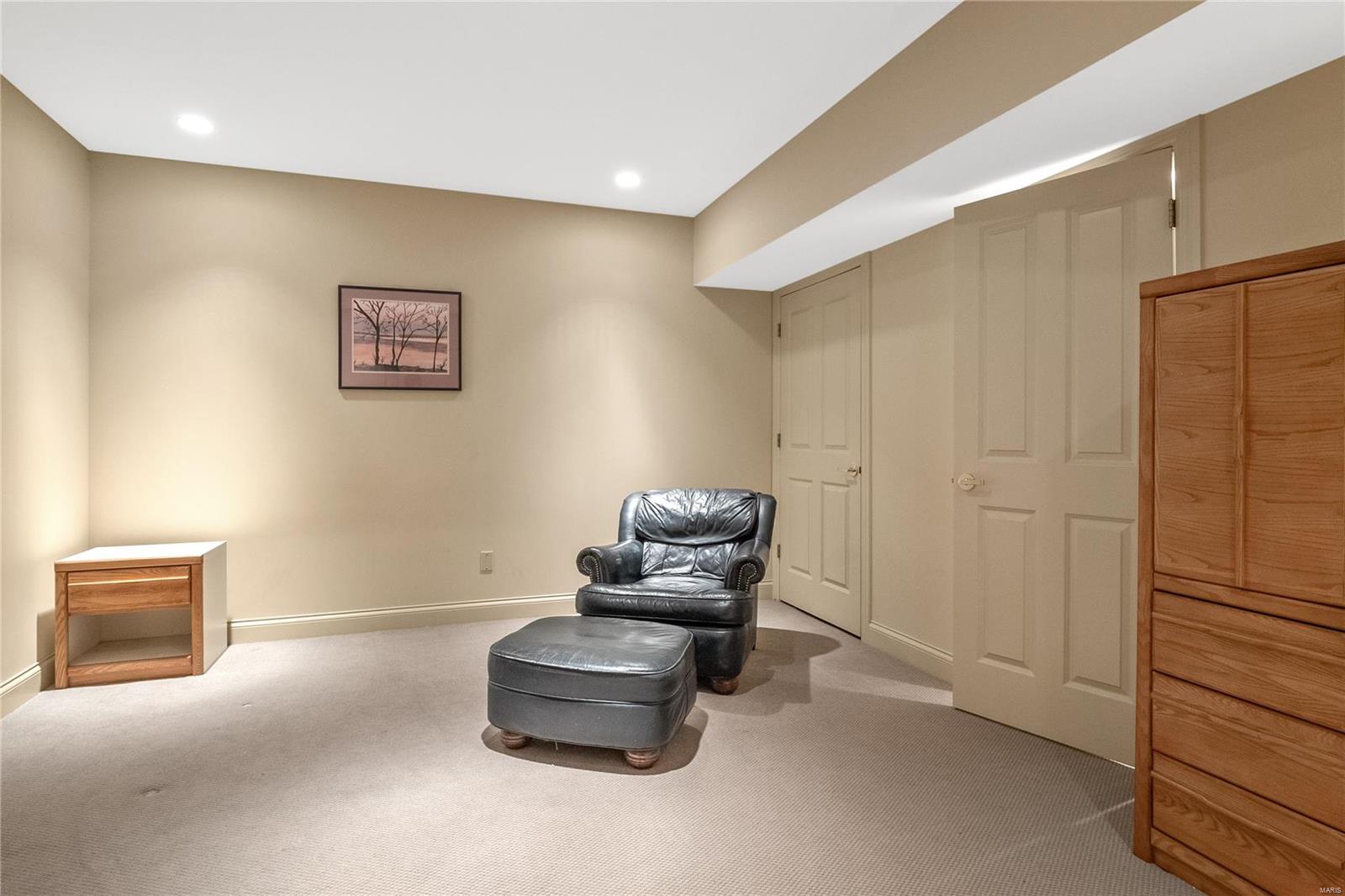 Pershing Townhomes Condo - Residential