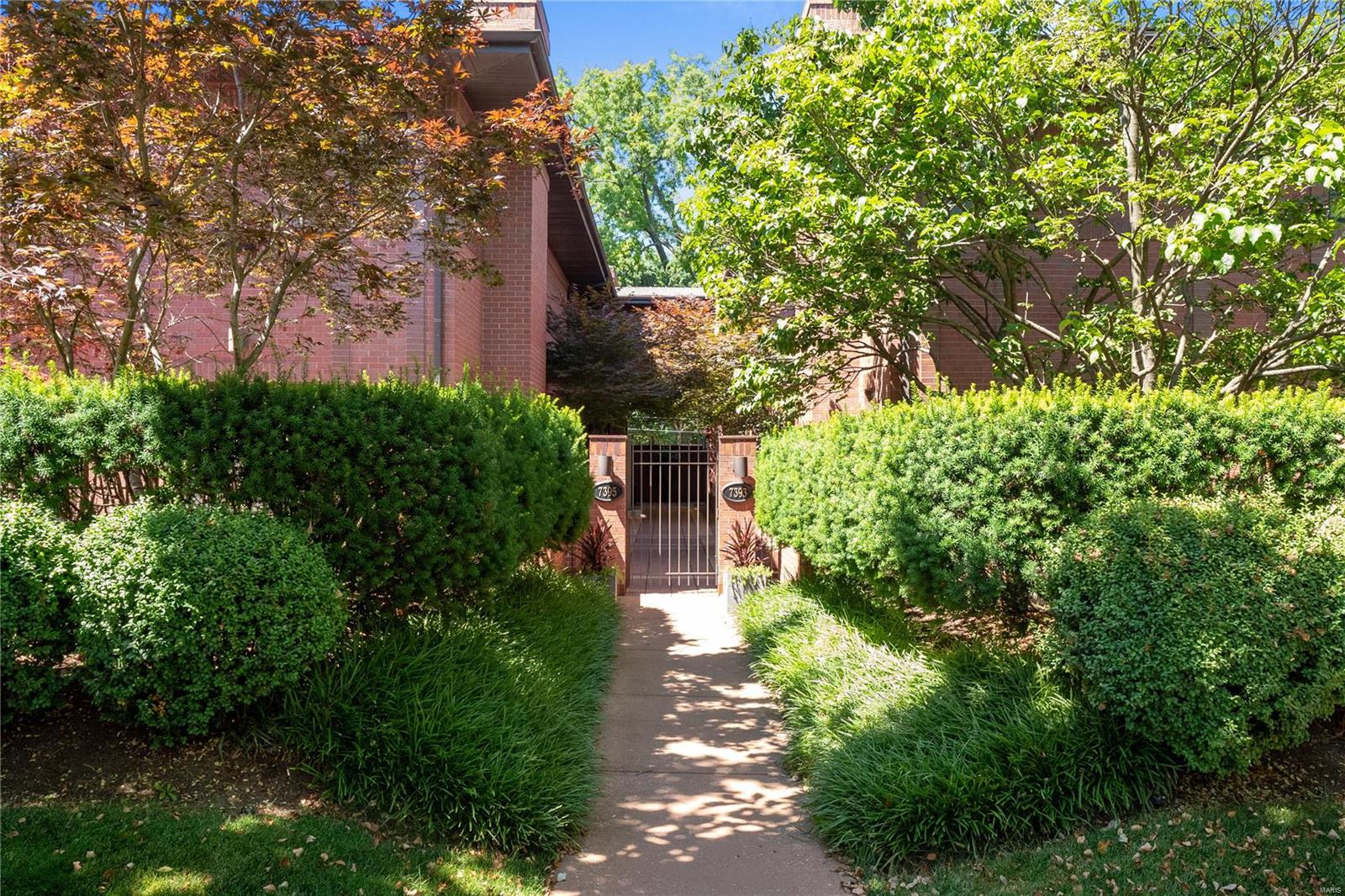 Pershing Townhomes Condo - Residential