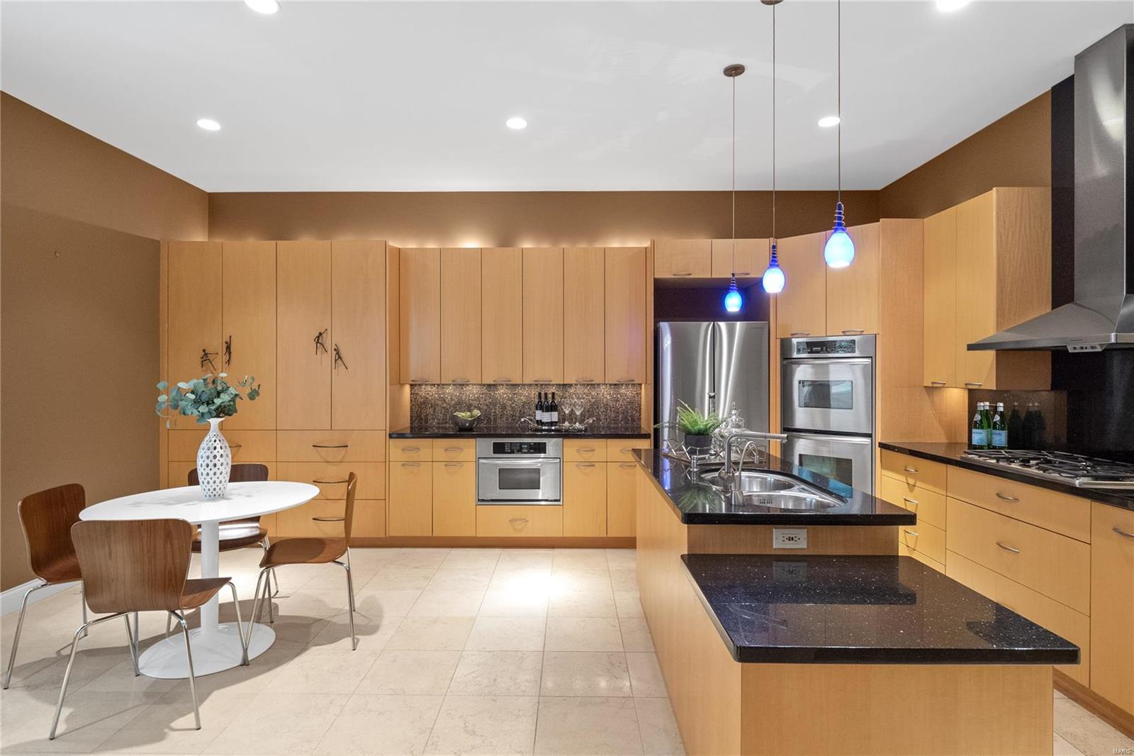 Pershing Townhomes Condo - Residential