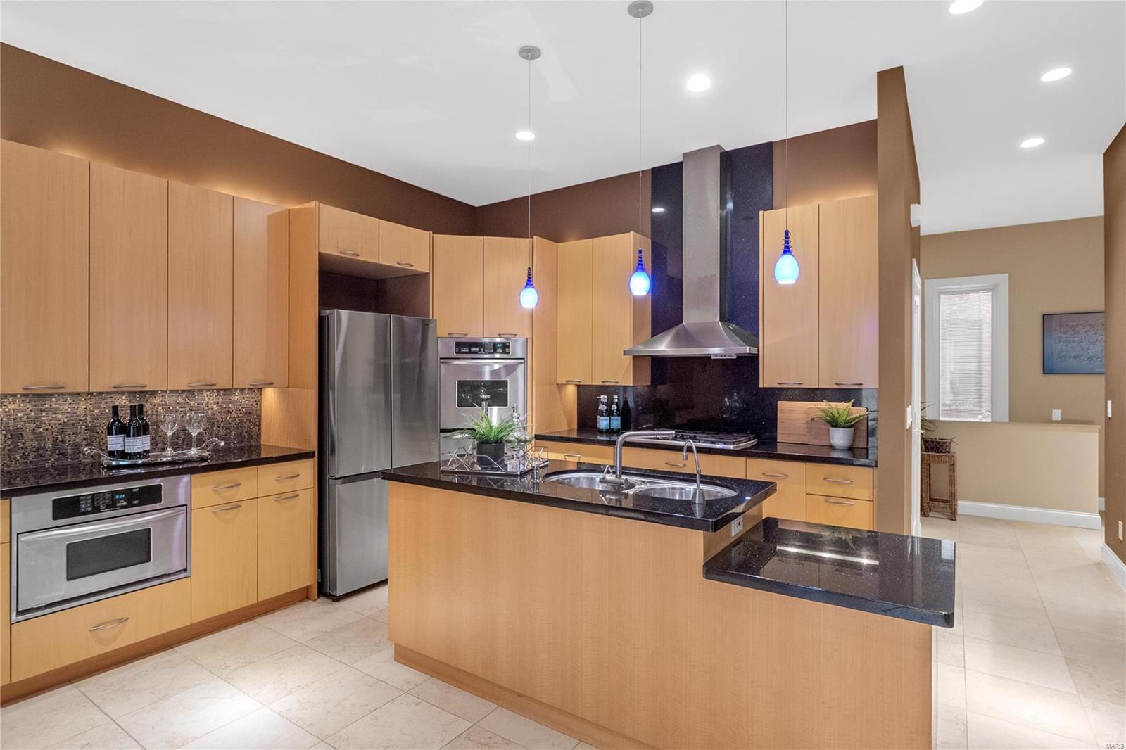 Pershing Townhomes Condo - Residential