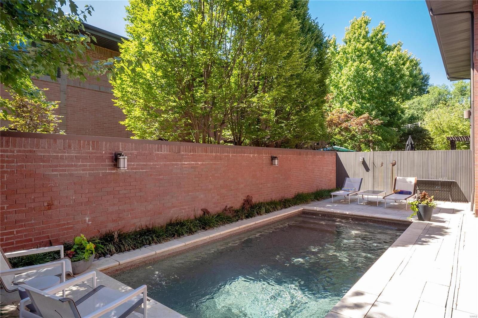 Pershing Townhomes Condo - Residential