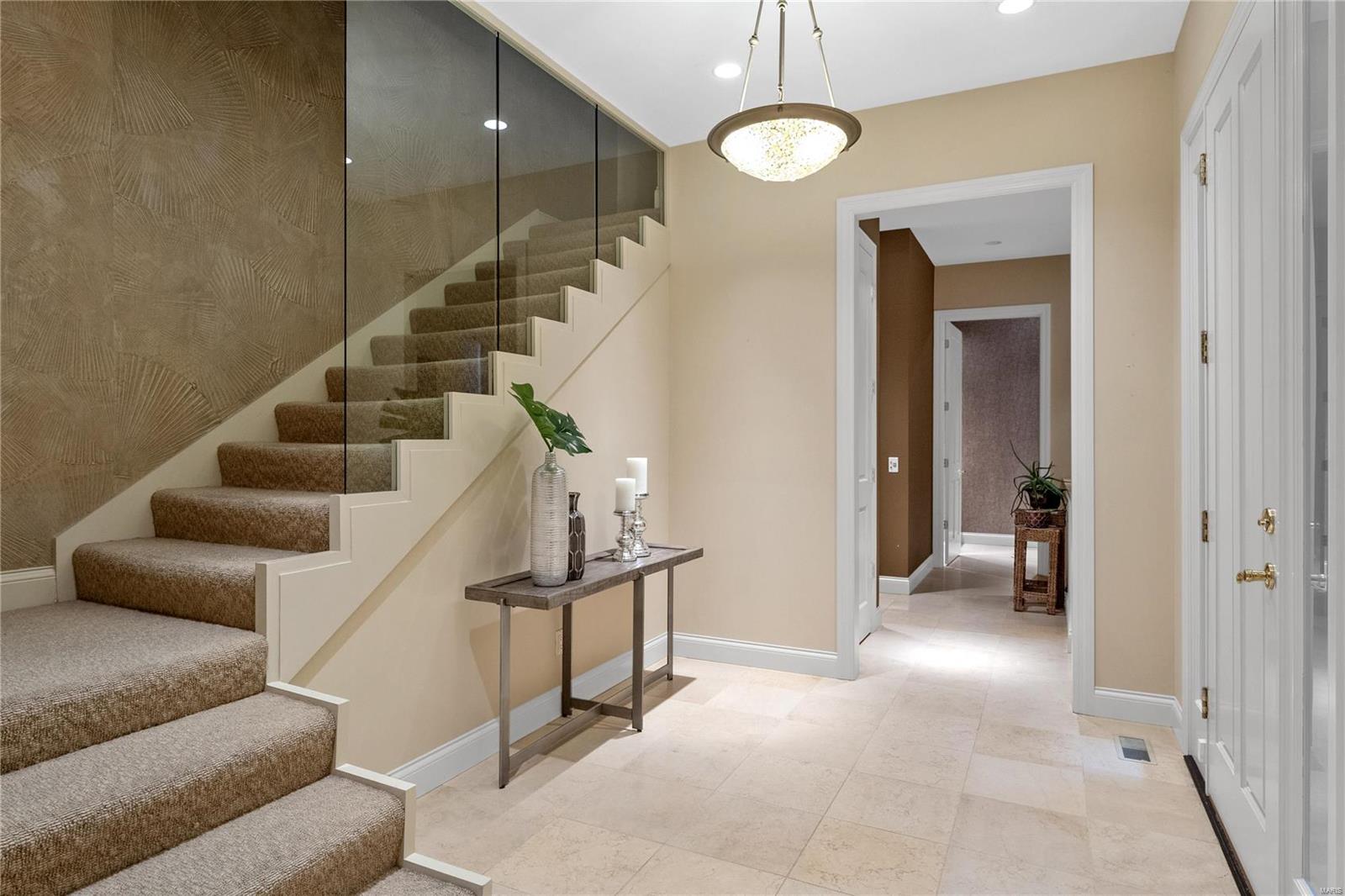 Pershing Townhomes Condo - Residential