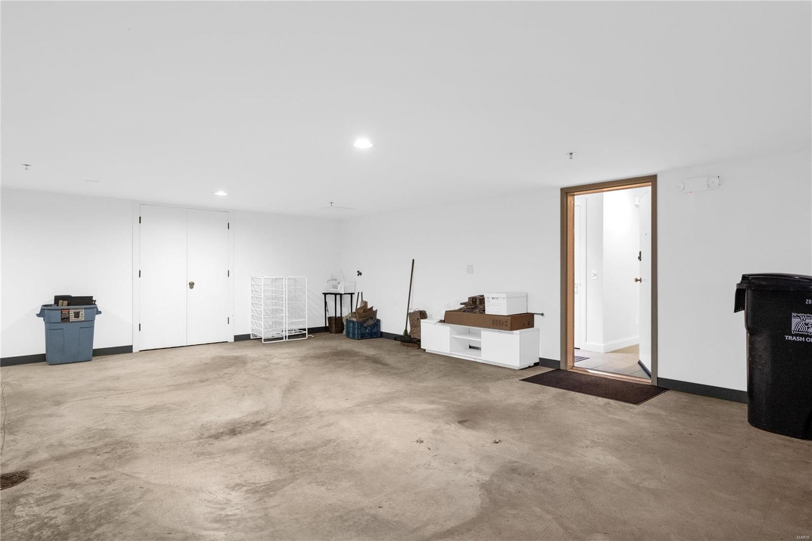 Pershing Townhomes Condo - Residential