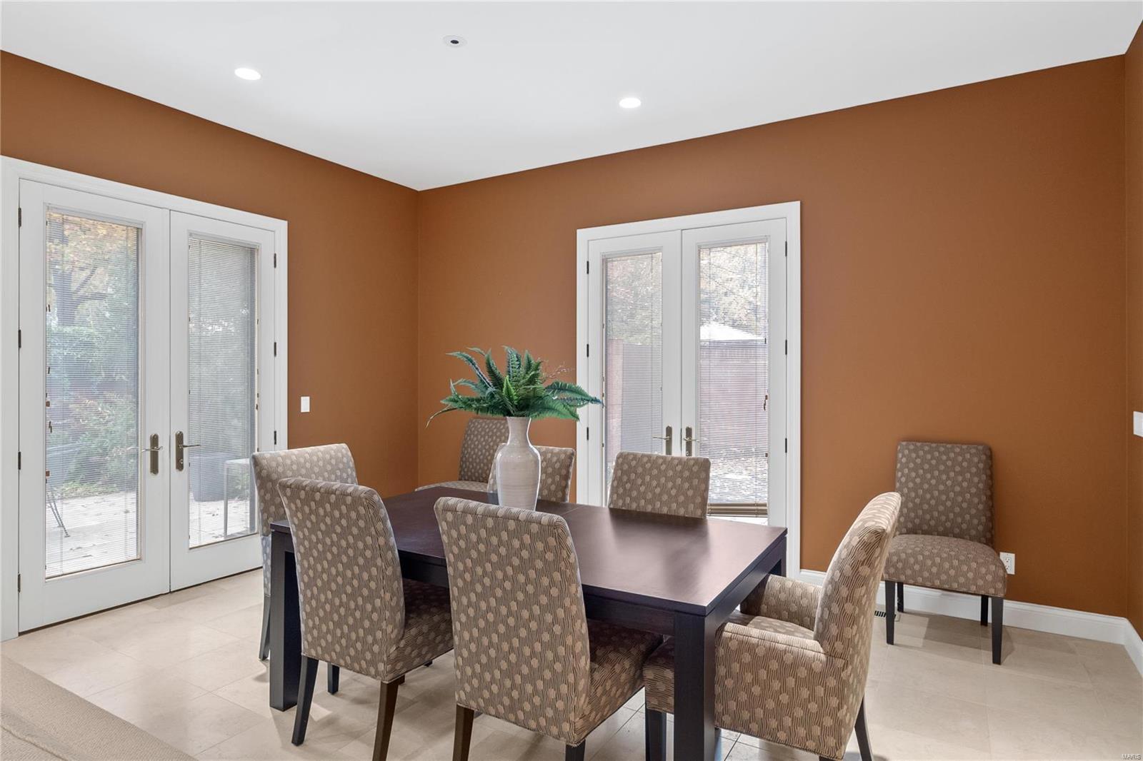 Pershing Townhomes Condo - Residential