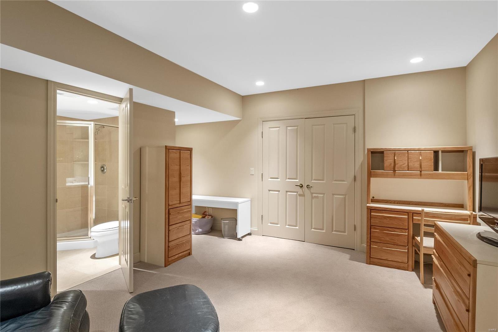 Pershing Townhomes Condo - Residential