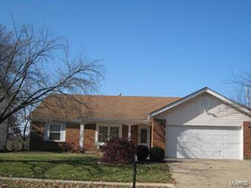Updated 4 bdr, 2 bath, ranch with 2 car garage on fenced level yard; Screened- in porch off family room; Vaulted ceilings; Hardwood floors in entry/dining rm/kitchen/brkfst rm/family room; Center hall with sunken living rm & separate dining rm;  Updates 2012-2015 –roof/ prof painted/SS refrigerator, stove & oven/washer and dryer/updt kitchen with 42 in maple cabinets & granite counter/most of ceiling lights & ceiling fans/beige carpet/thermal windows;  Newer AC, DW, furnace & hot water heater; Updated baths; 6 panel white doors;
1 year lease + 1 month security deposit +1st month rent + last month rent required; No smoking or pets allowed; Owner/agent; Available 5/9/2015.